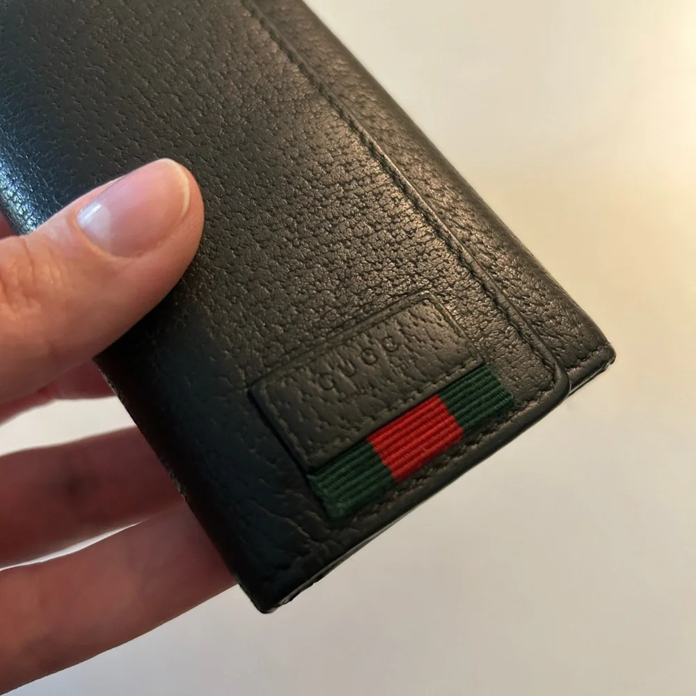 Gucci key holder with green and red Web canvas.Measurements: 4